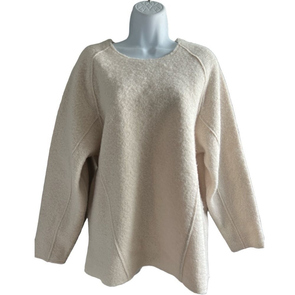 ZARA Oversized Boucle Sweatshirt Round Neck With Long Sleeves Sz M.
